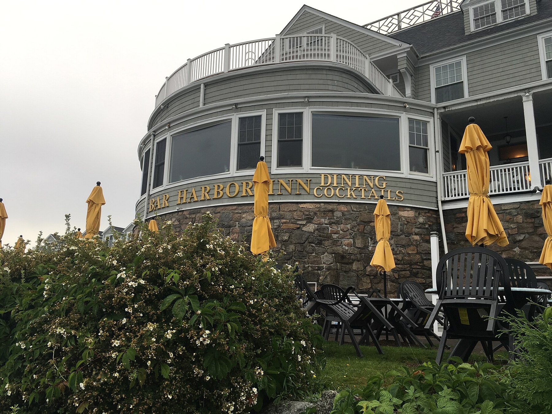Exterior of the Bar Harbor Inn Reading Room and terrace seating