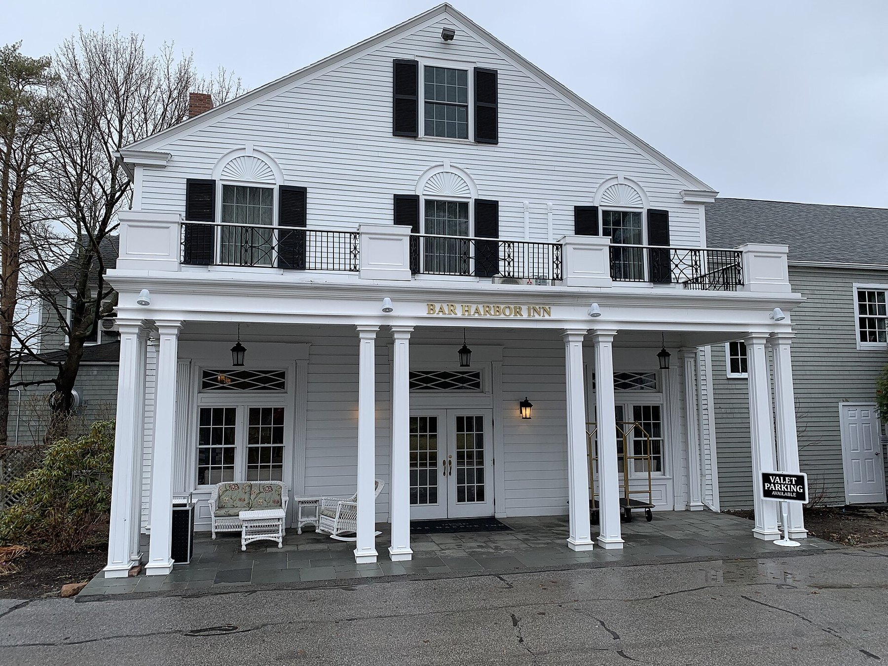 White columned entrance of the Bar Harbor Inn