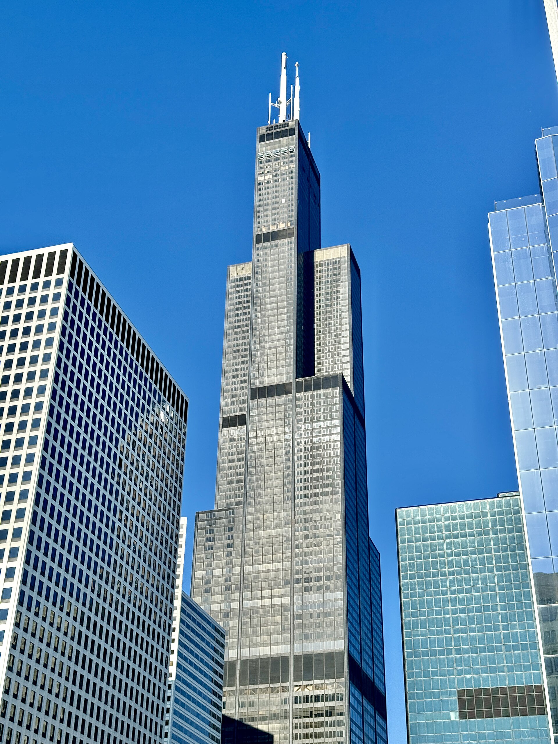 A photograph of the Sears Tower from Wacker Drive, Chicago.